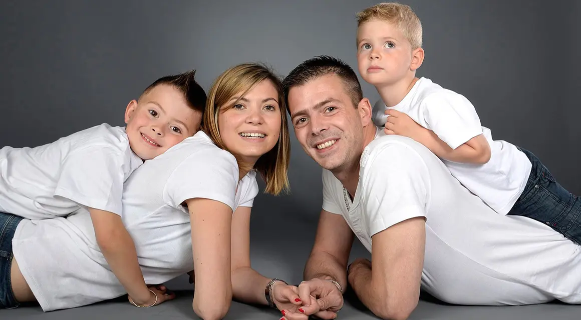Séance photo famille, grossesse et naissance, studio Photo-Bellifontaine